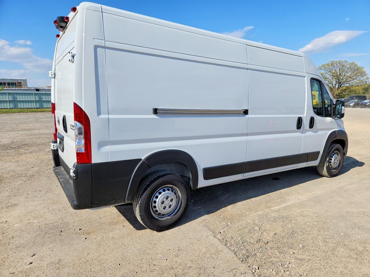 2024 RAM Promaster 2500 — VIN 3C6LRVDG1RE116486 — photo 3